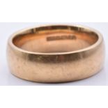 A 9ct gold wedding band/ ring, 9g, size R