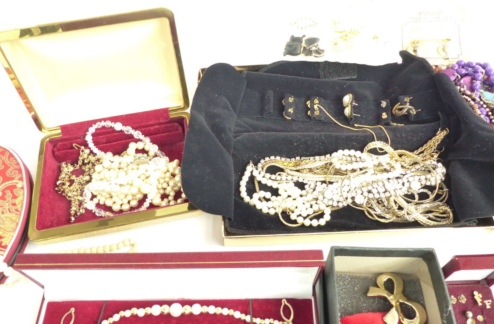 A collection of costume jewellery including beads, chains, earrings, diamanté, cufflinks etc - Image 2 of 4