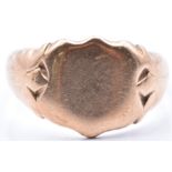 A 9ct rose gold signet ring, Chester 1915, 5.5g, size S