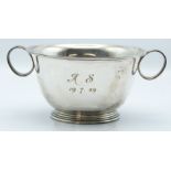 Edward VII hallmarked silver twin-handled pedestal bowl, Sheffield 1902 maker Lee & Wigfull,