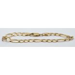 A 9ct gold curb link bracelet, 5.4g