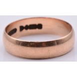 A 9ct rose gold wedding band/ ring, Birmingham 1914, 3.0g, size R/S