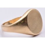 A 9ct gold signet ring, 7.5g, size O