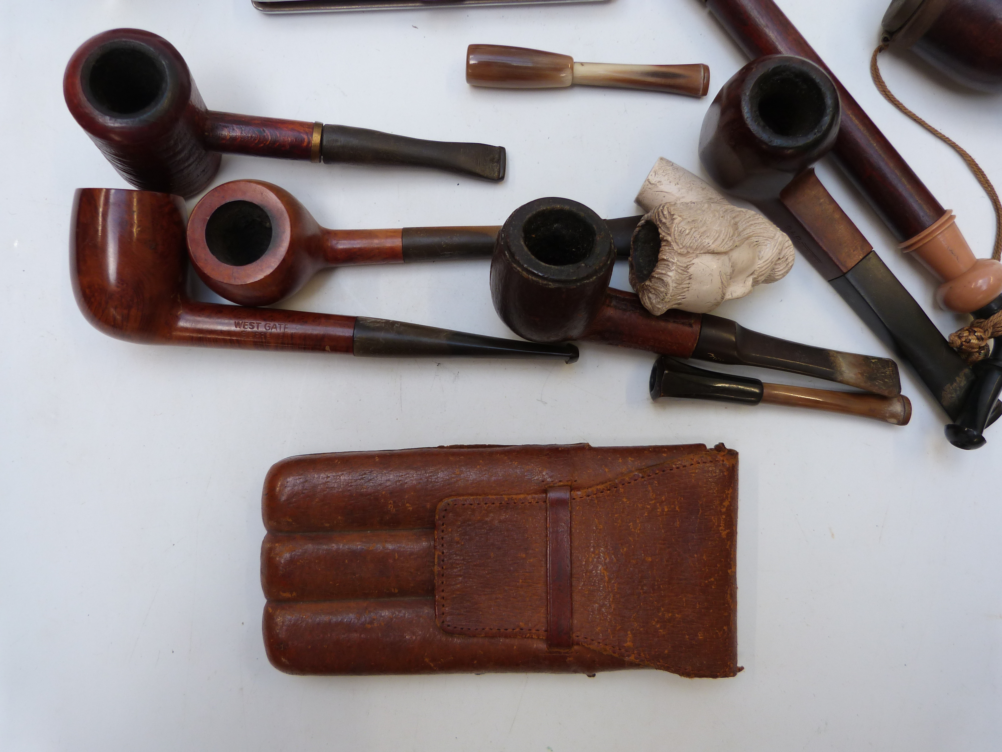 A collection of pipes, lighters including Ronson etc - Image 5 of 8