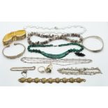A collection of jewellery including malachite necklace, agate, jet brooch, Toledo bracelet, silver