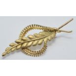 A 9ct gold brooch in the form of a fern, 2.8 x 7cm, 5.9g