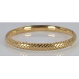 A 9ct gold bangle, 8.0g