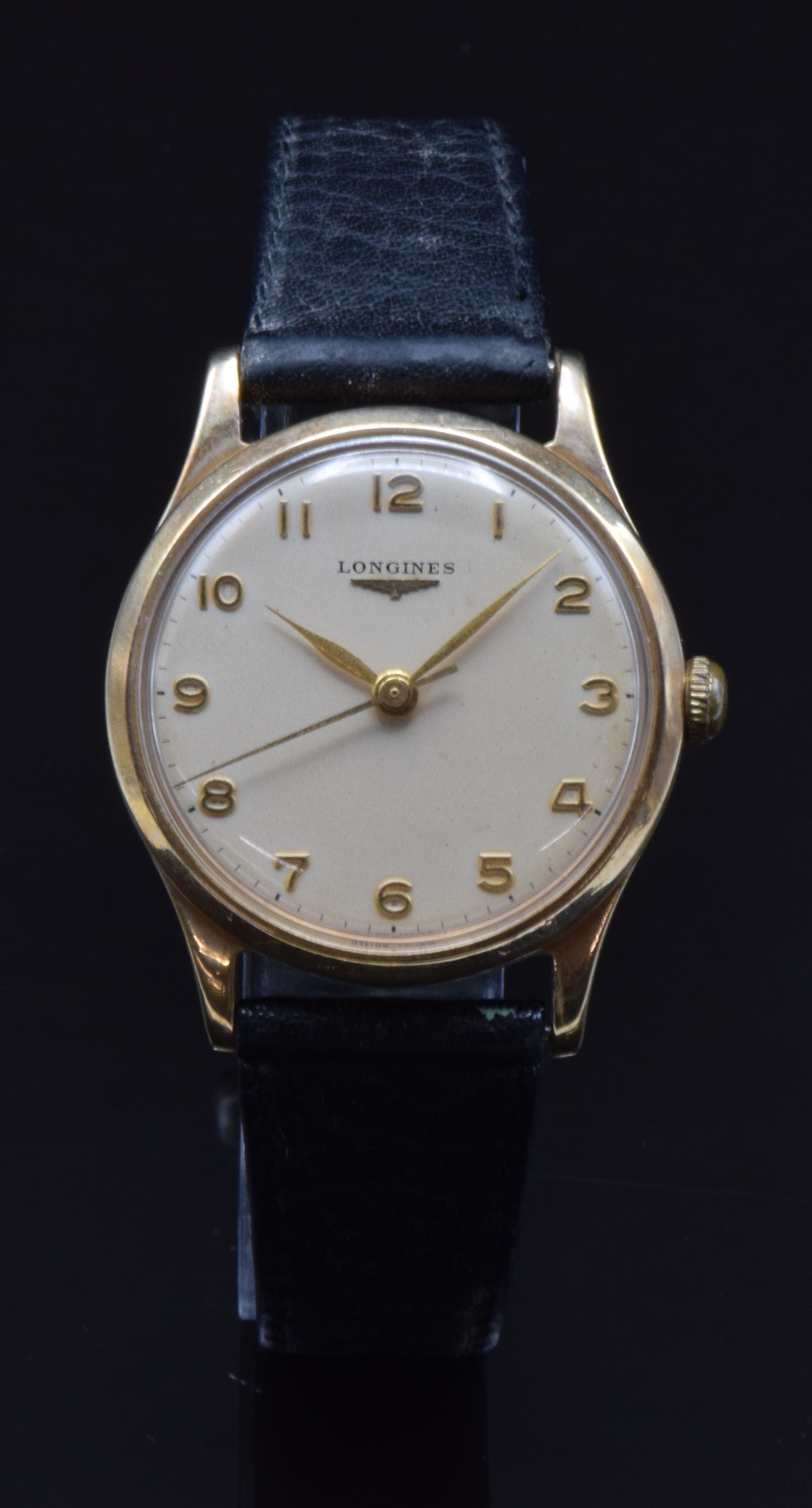 Longines 9ct gold gentleman's wristwatch ref. 13322 with gold hands and Arabic numerals, champagne
