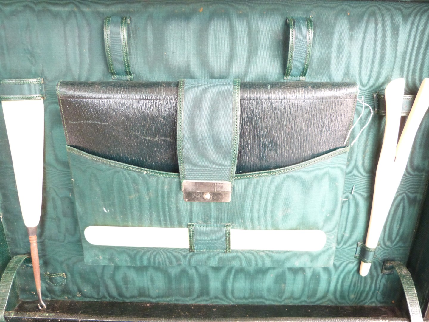 Drew & Co green leather travelling case with leather, ivory and hallmarked silver glass mounted - Image 2 of 7