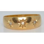 Victorian 18ct gold ring set with two diamonds, 2.8g, size N