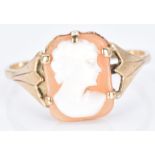 A 9ct gold ring set with a cameo, 2.0g, size T