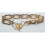 A 9ct gold gate bracelet, 7.9g