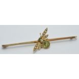 Edwardian 15ct gold brooch in the form of a fly set with seed pearls, emeralds and peridot, length
