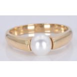 A 9ct gold ring set with a pearl, 3.4g, size P