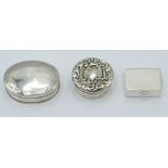 Three hallmarked silver trinket boxes, the earliest being Birmingham 1904, width of widest 4cm,