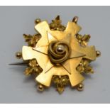 Victorian yellow metal brooch with ivy decoration to the edge, 2cm