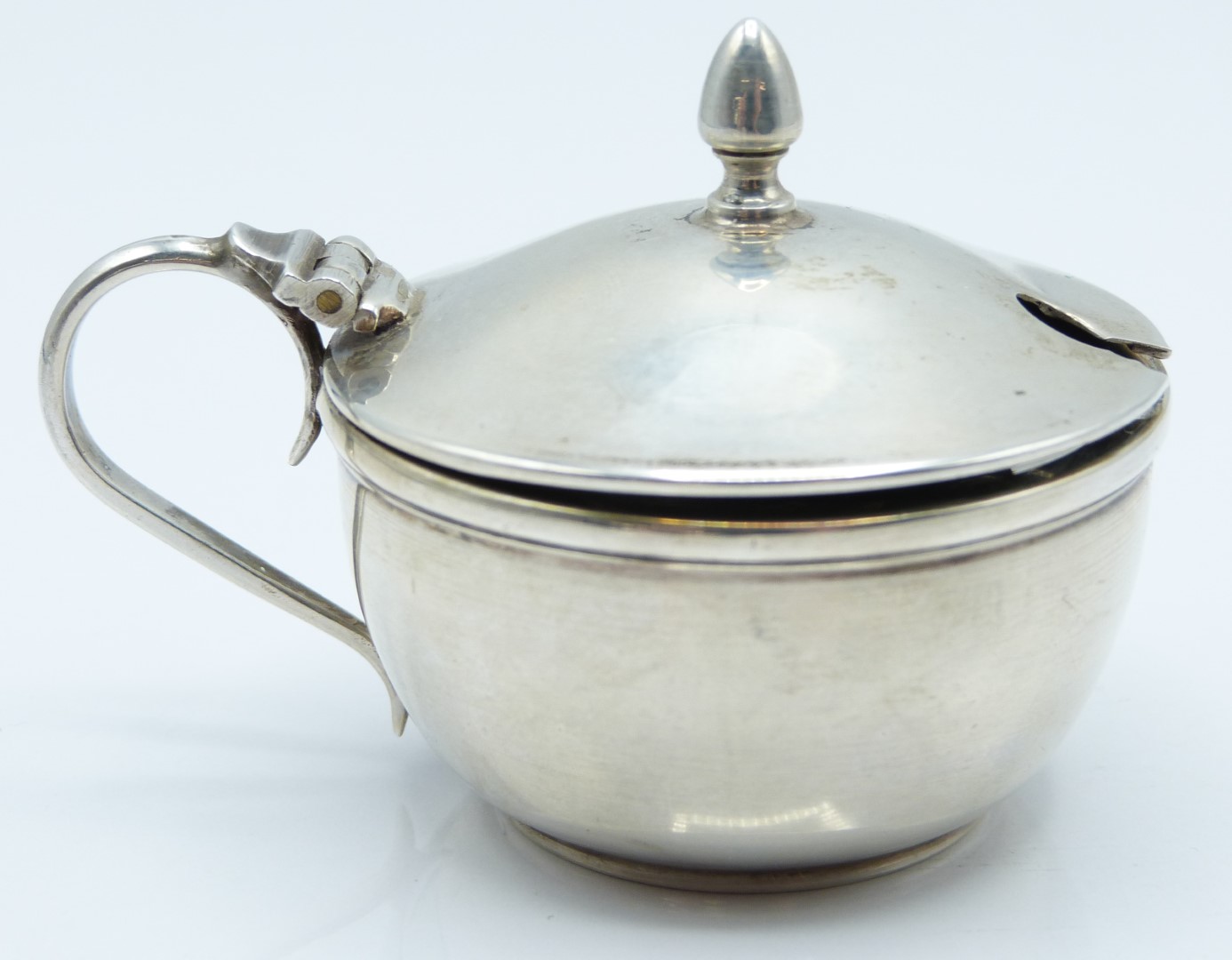Four various Victorian and later hallmarked silver mustards, London 1898, Birmingham 1934 and 1933 - Image 6 of 17