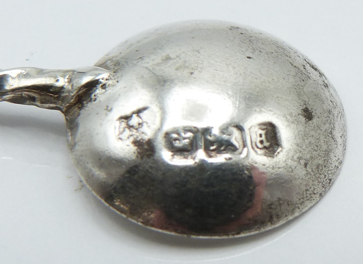 Four various Victorian and later hallmarked silver mustards, London 1898, Birmingham 1934 and 1933 - Image 13 of 17