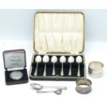 Cased set of six hallmarked silver coffee spoons, two hallmarked silver napkin rings, two further