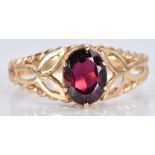 A 9ct gold ring set with a garnet, 2.0g, size Q