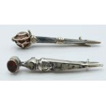 Two silver Scottish dagger brooches/ kilt pins set with agate, one Birmingham 1909. 11g.