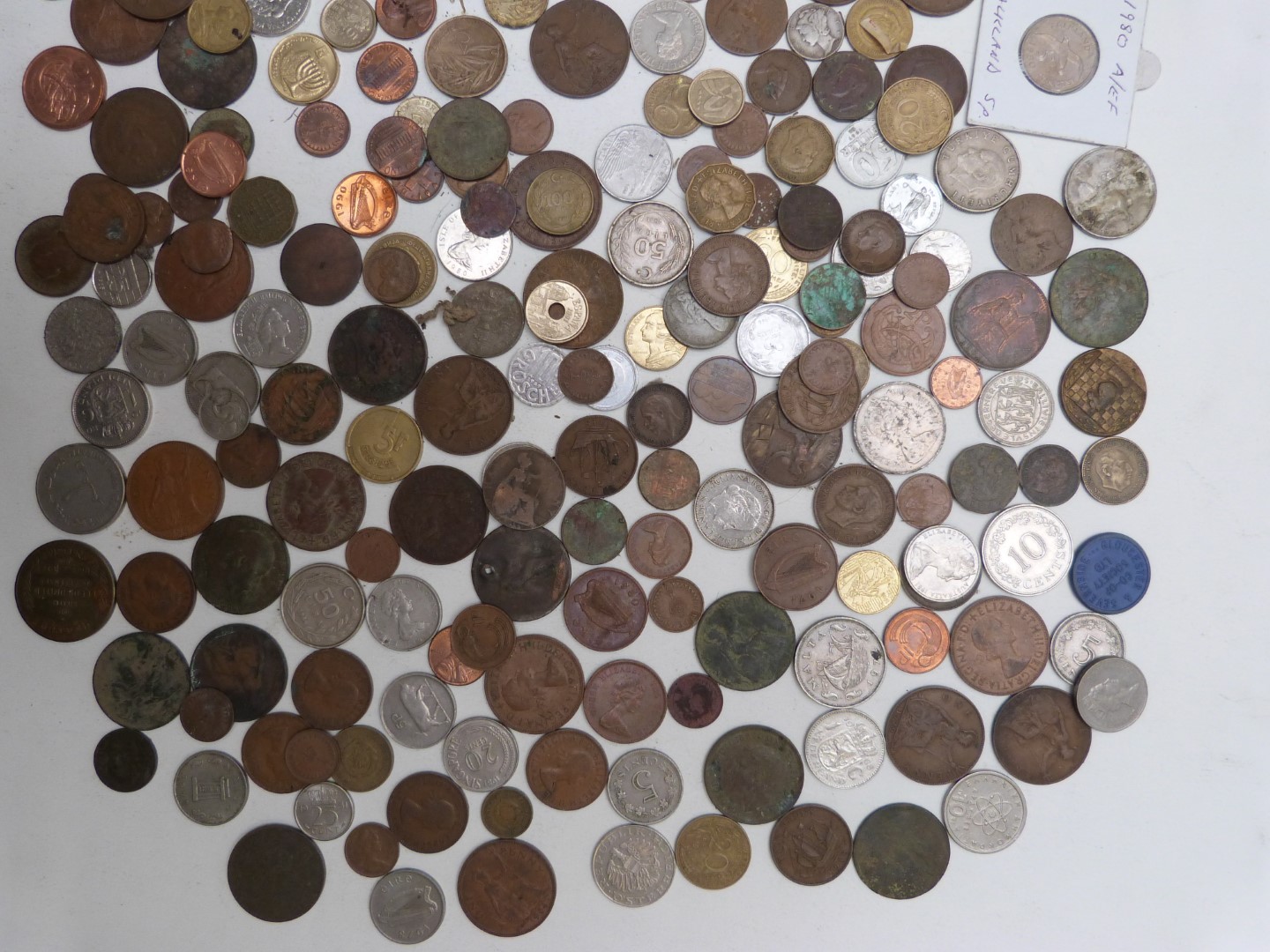 A collection of UK and overseas sundry coinage - Image 3 of 3