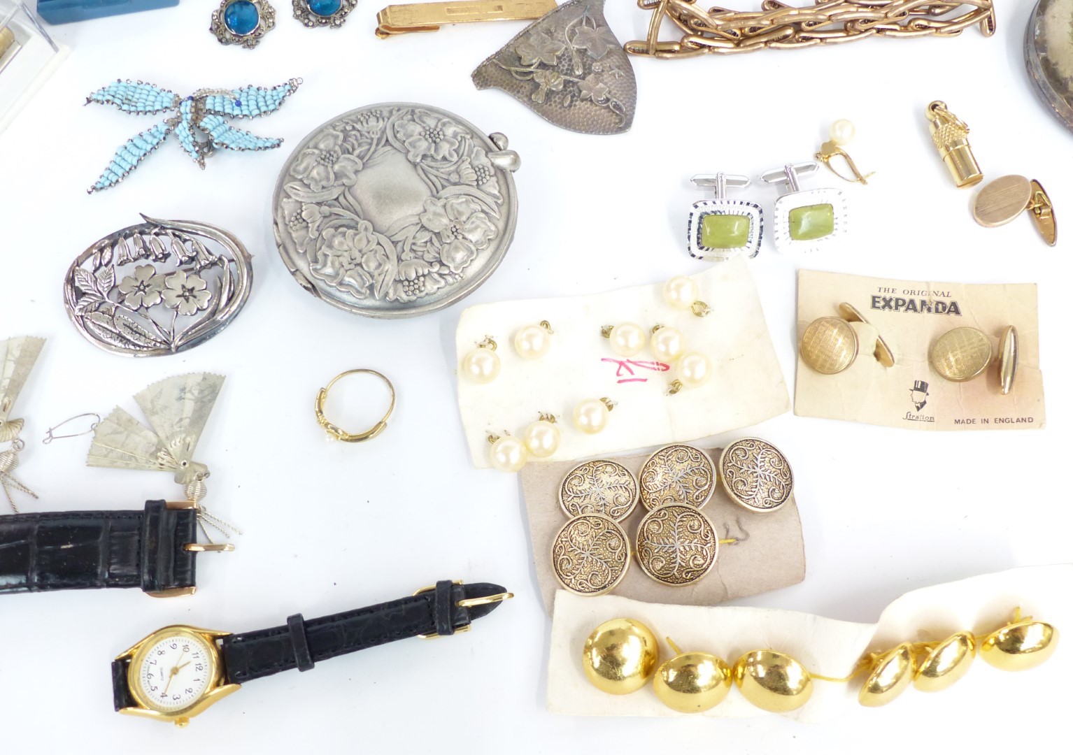 A collection of costume jewellery, some silver including filigree brooch, rings, necklaces, chain - Image 2 of 8