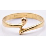 An 18ct gold twist ring, 2.5g, size S
