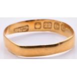 A 22ct gold wedding band/ ring, Birmingham 1913, 1.1g, size J