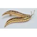 An 18ct gold brooch in the form of ferns, 1.5 x 4cm, 4.5g