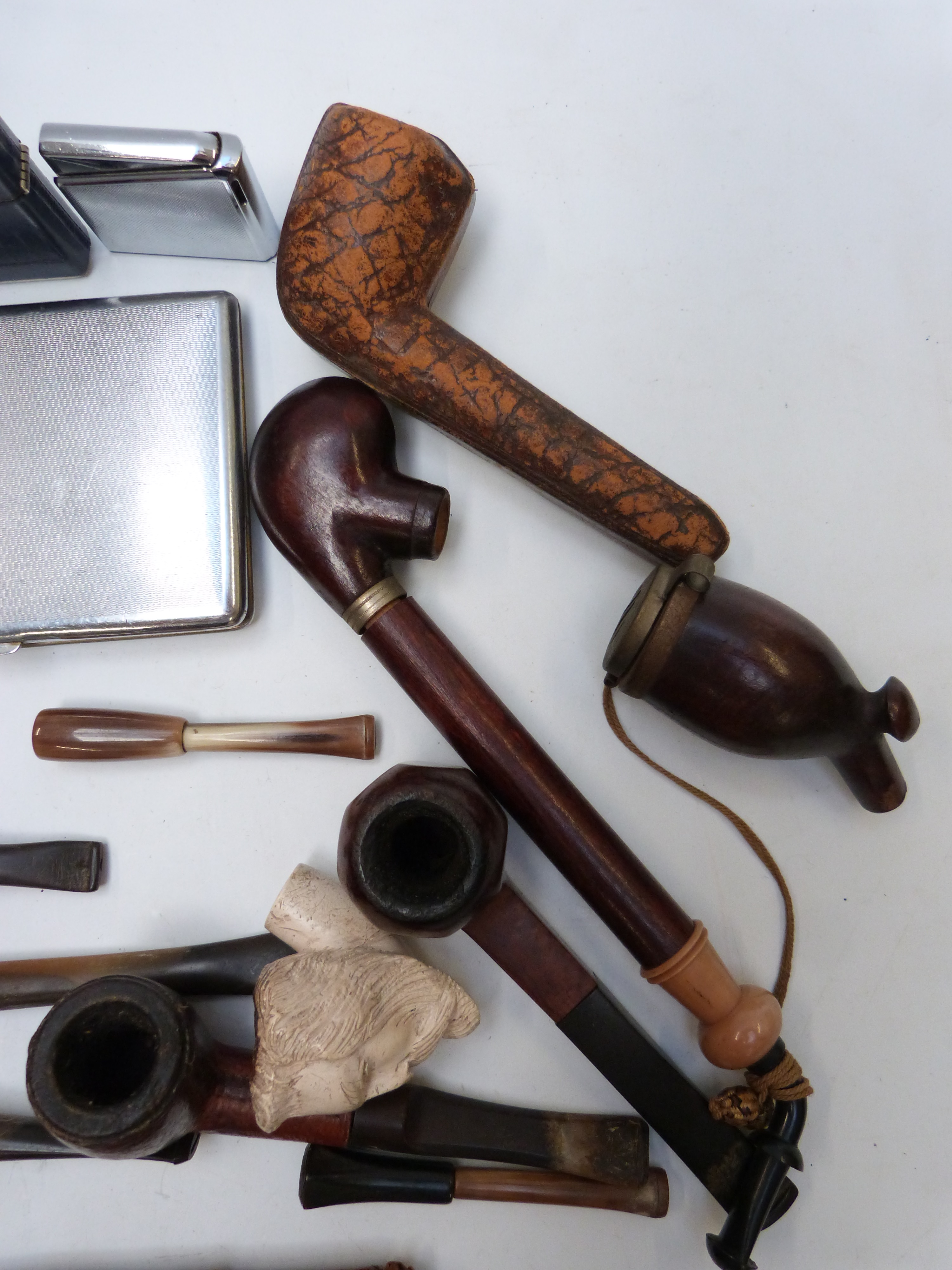 A collection of pipes, lighters including Ronson etc - Image 7 of 8