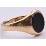 A 9ct gold signet ring set with bloodstone, 3.8g, size N