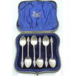 Edward VII cased set of six hallmarked silver teaspoons with Art Nouveau foliate finials, Birmingham
