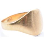 An 18ct gold signet ring, 5.5g, size R