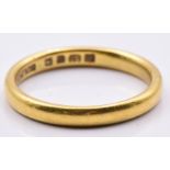 A 22ct gold wedding band/ ring by Mappin & Webb, 4.1g, size M