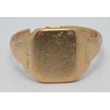 A 9ct gold signet ring, 5.2g