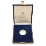 1987 2 Byeka 9ct gold coin, in original case, 3.6g