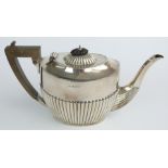 Edward VII hallmarked silver teapot with reeded lower body, Birmingham 1905 maker William Devenport,
