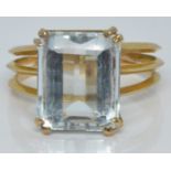 An 18ct gold ring set with an emerald cut aquamarine, 3.9g, size M