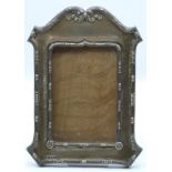 Edward VII hallmarked silver photograph frame with reeded border, to suit 6 x 4 inch photo, with
