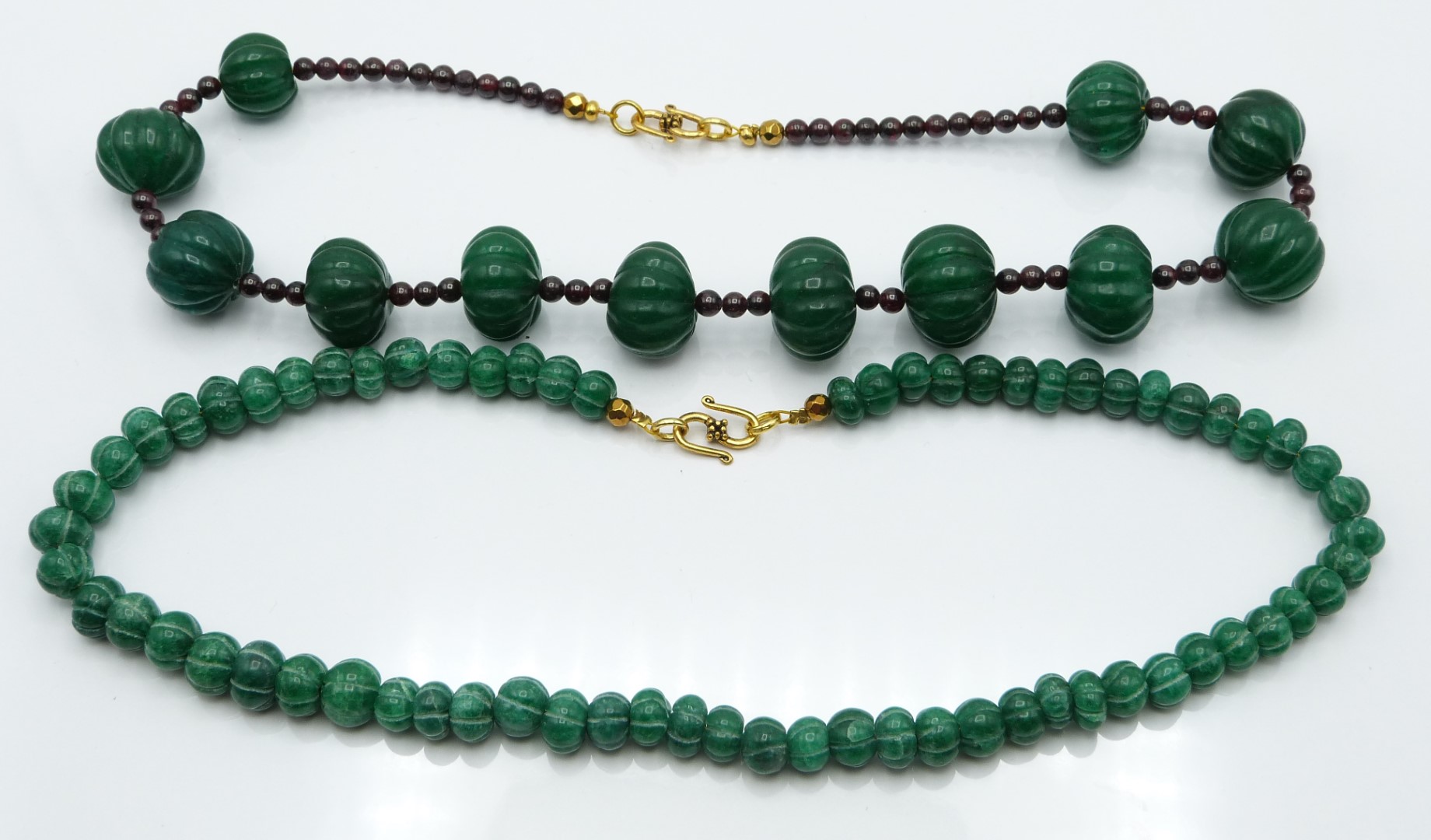 A labradorite necklace, jade and quartz necklace, garnet and quartz and another quartz necklace - Image 2 of 3