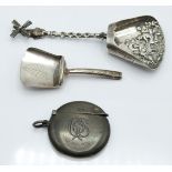 Edward VII hallmarked silver circular vesta case, Birmingham 1909 maker's mark indistinct,