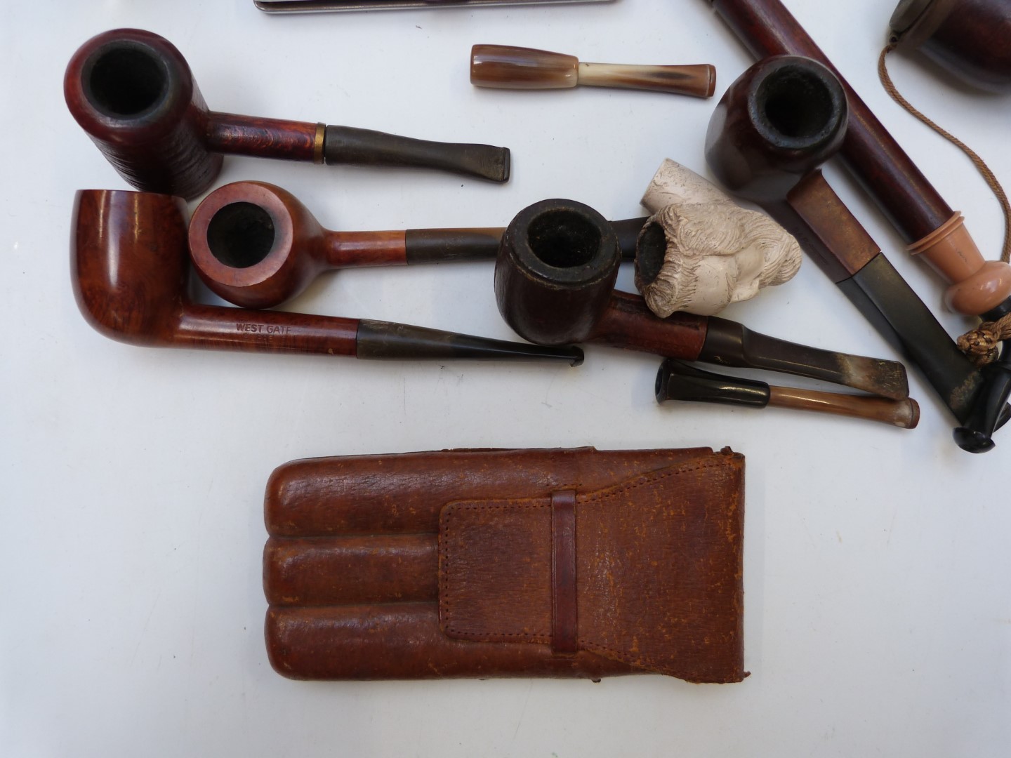 A collection of pipes, lighters including Ronson etc - Image 6 of 8