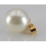 A 9ct gold pendant set with an Australian pearl, 2.3g