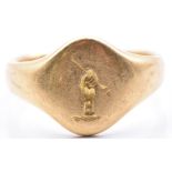 An 18ct gold signet ring, 6.9g, size M