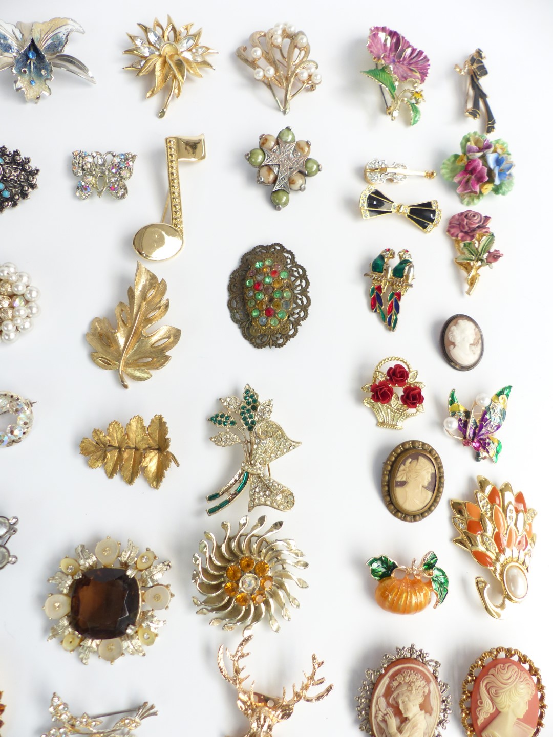 A collection of brooches including Miracle, Russian lacquer, Exquisite, Sphinx etc - Image 3 of 4