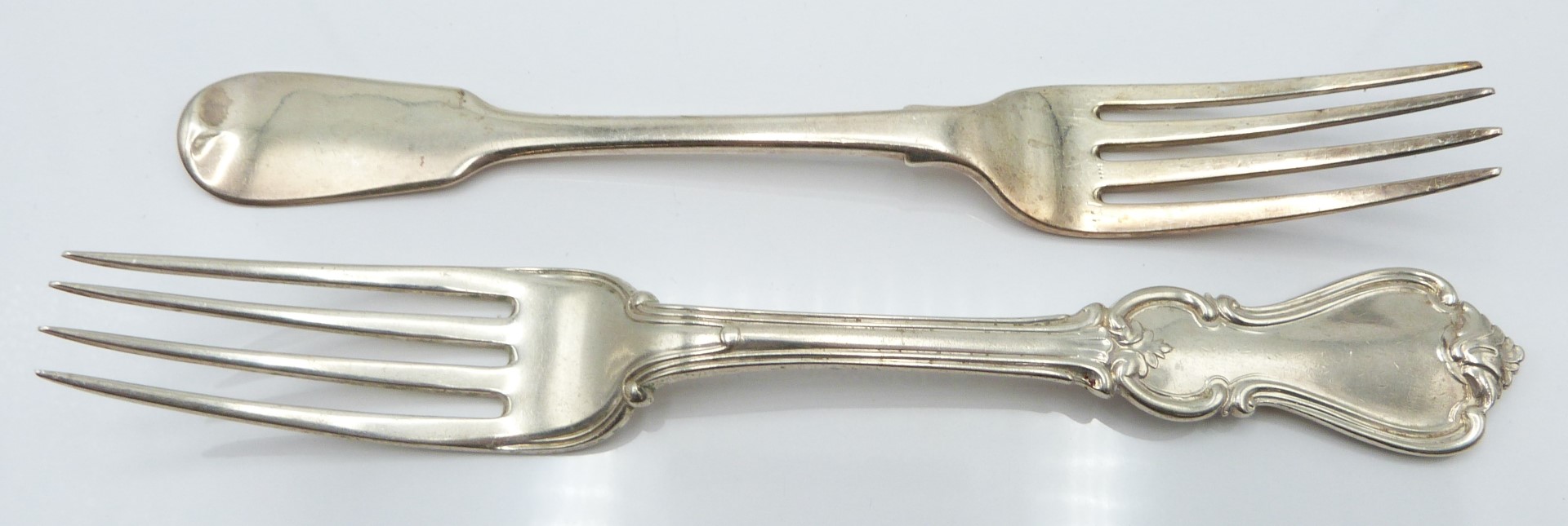 Georgian and Victorian flatware including three tablespoons, all London, makers WS, IL and IA, a - Image 6 of 7