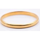 A 22ct gold wedding band/ ring, 1.8g, size Q