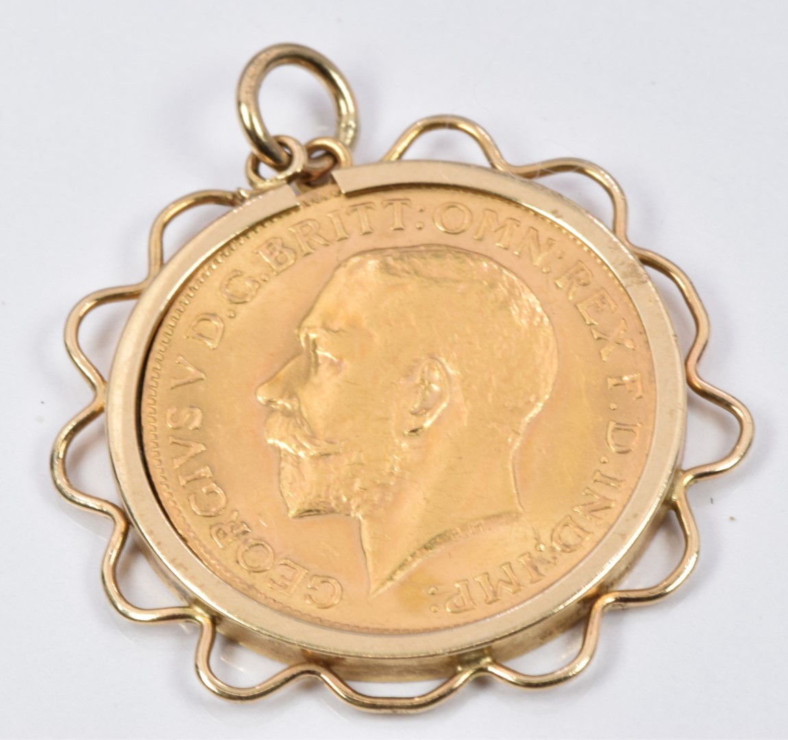 A 9ct gold pendant set with a 1911 gold full sovereign, 9.7g - Image 2 of 2