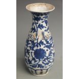 A 19thC Chinese vase with applied lizard decoration, H23cm